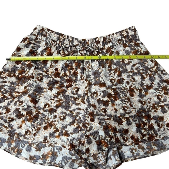 H&M Brown Cream Boho Printed Neutral Dressy Short with Elastic Band Size 8 - Picture 11 of 13